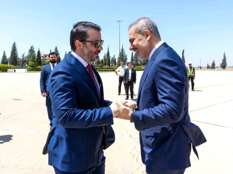 fidan suriyede es sara ile gorustu E4DCyF2G