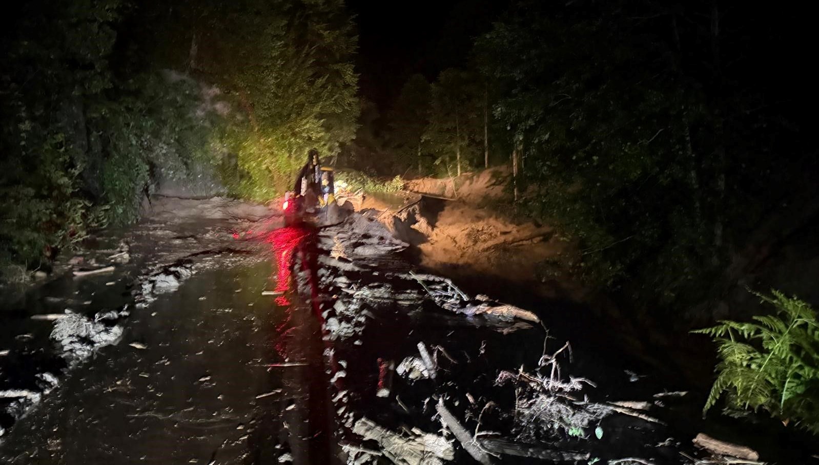 rizede siddetli yagis sel su baskini ve heyelan JHvrkp4F