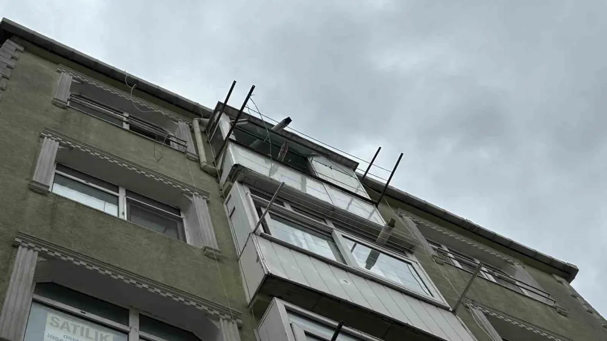 fatihte pencereden dusen kadin hayatini kaybetti Qaxc3ijM