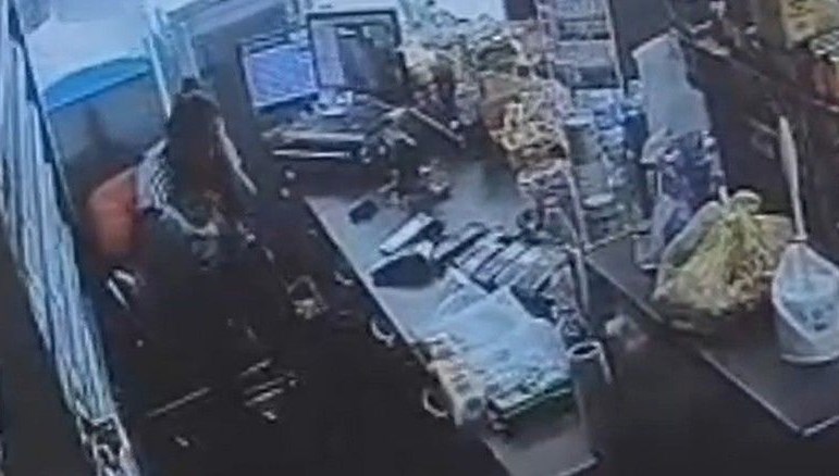 manisada eski es dehset sacti kucagindaki bebege aldirmadan defalarca bicakladi D7L6yf97