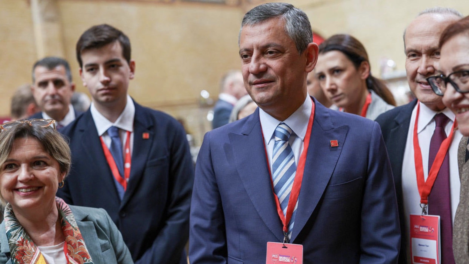 ozgur ozel avrupa sosyalist partisi kongresine katildi zVJazuHc.jpg