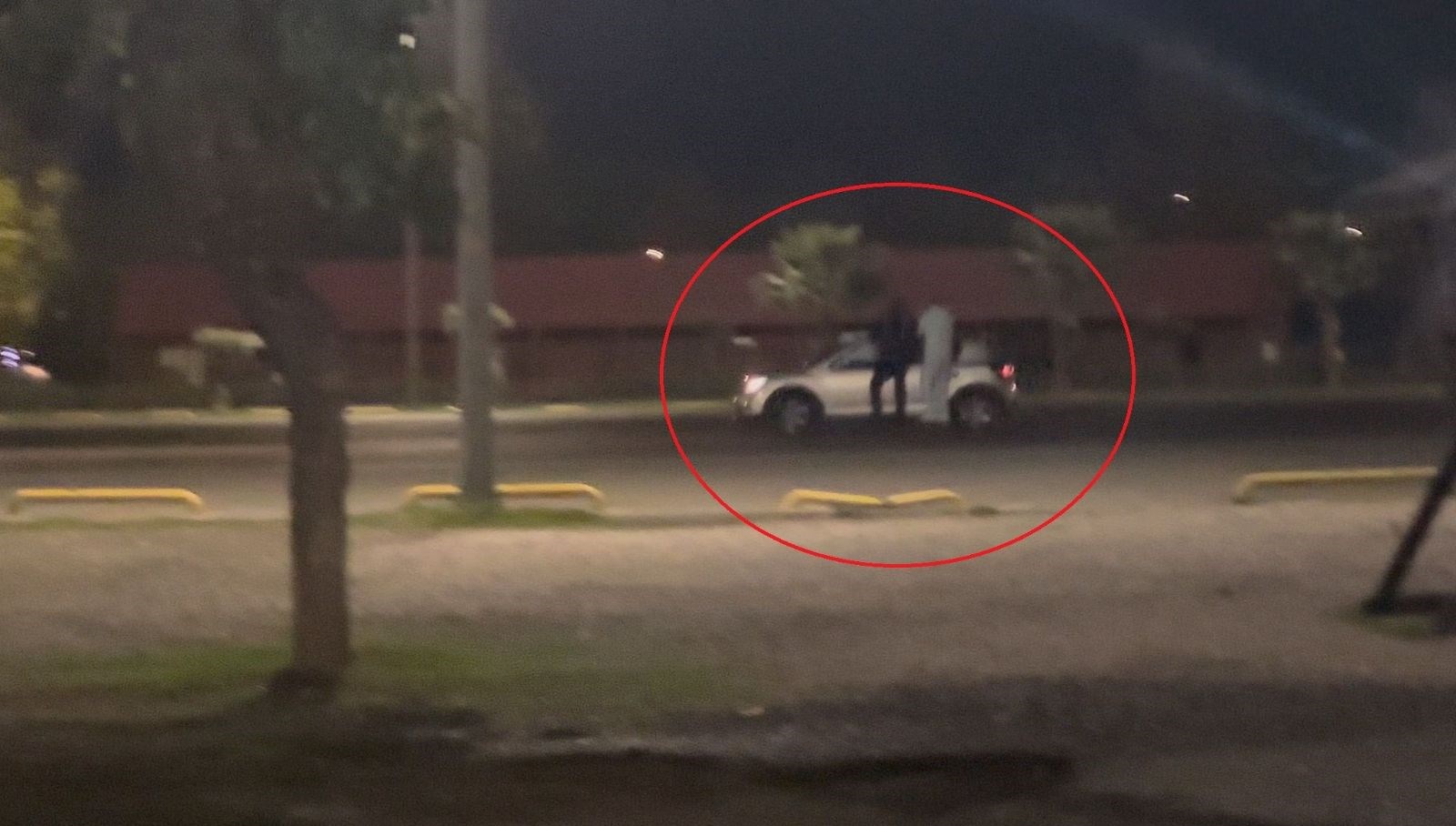 Samsun’da kazaya davetiye: Hareket halindeki aracın üzerine çıktılar samsunda kazaya davetiye hareket halindeki aracin uzerine ciktilar CwQz2CIp