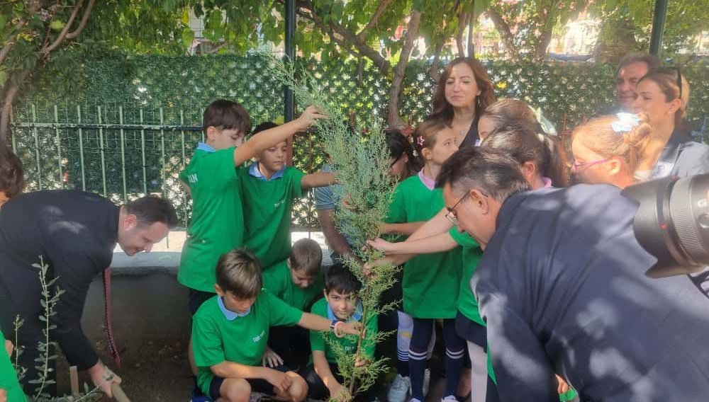 sehit ogretmen adinin verildigi okulda anildi zi4Hk4WW.jpg