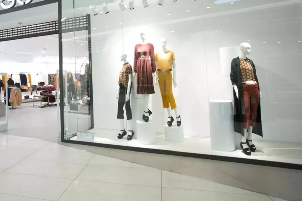 turkiyede de faaliyet gosteren giyim devinden sok aciklama bilgiler calindi byZeMPdE.jpg