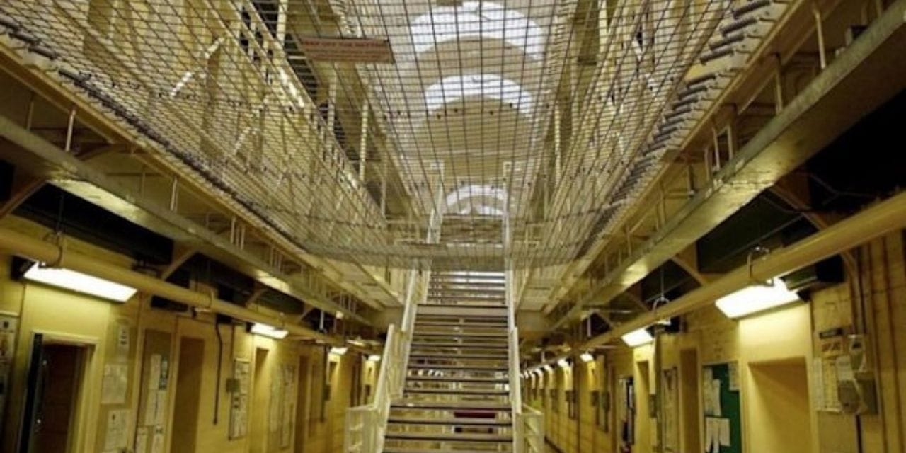 2 yasindaki uvey kizini vahsice oldurdu hapiste olduruldu basi ve bogazi kesildi ID2i9TeA.jpg