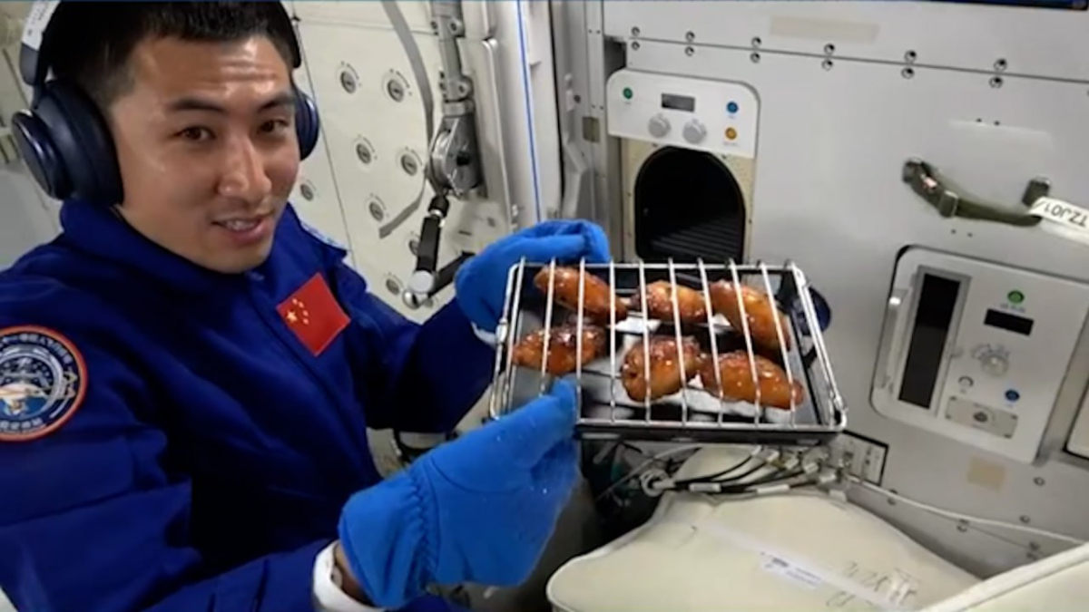 cinli taykonotlar uzayda ilk kez izgara et ve tavuk pisirdi f9rpqviH.jpg