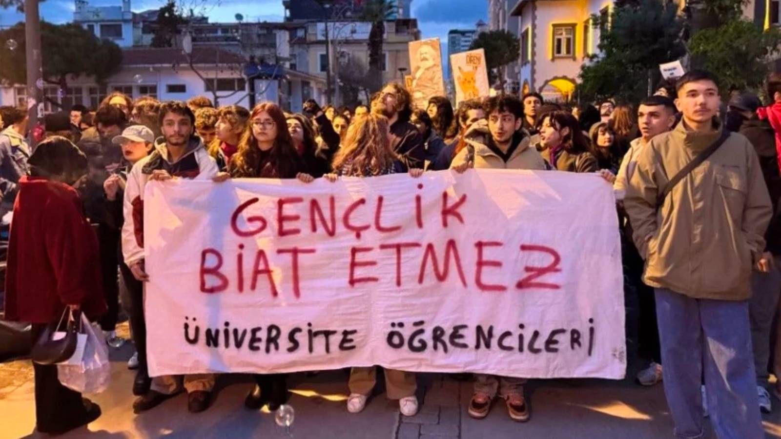 dem partili celenk bakan tunca sordu kac universite ogrenci hangi gerekceyle hukumlu ve tutuklu JdV8DWAr.jpg