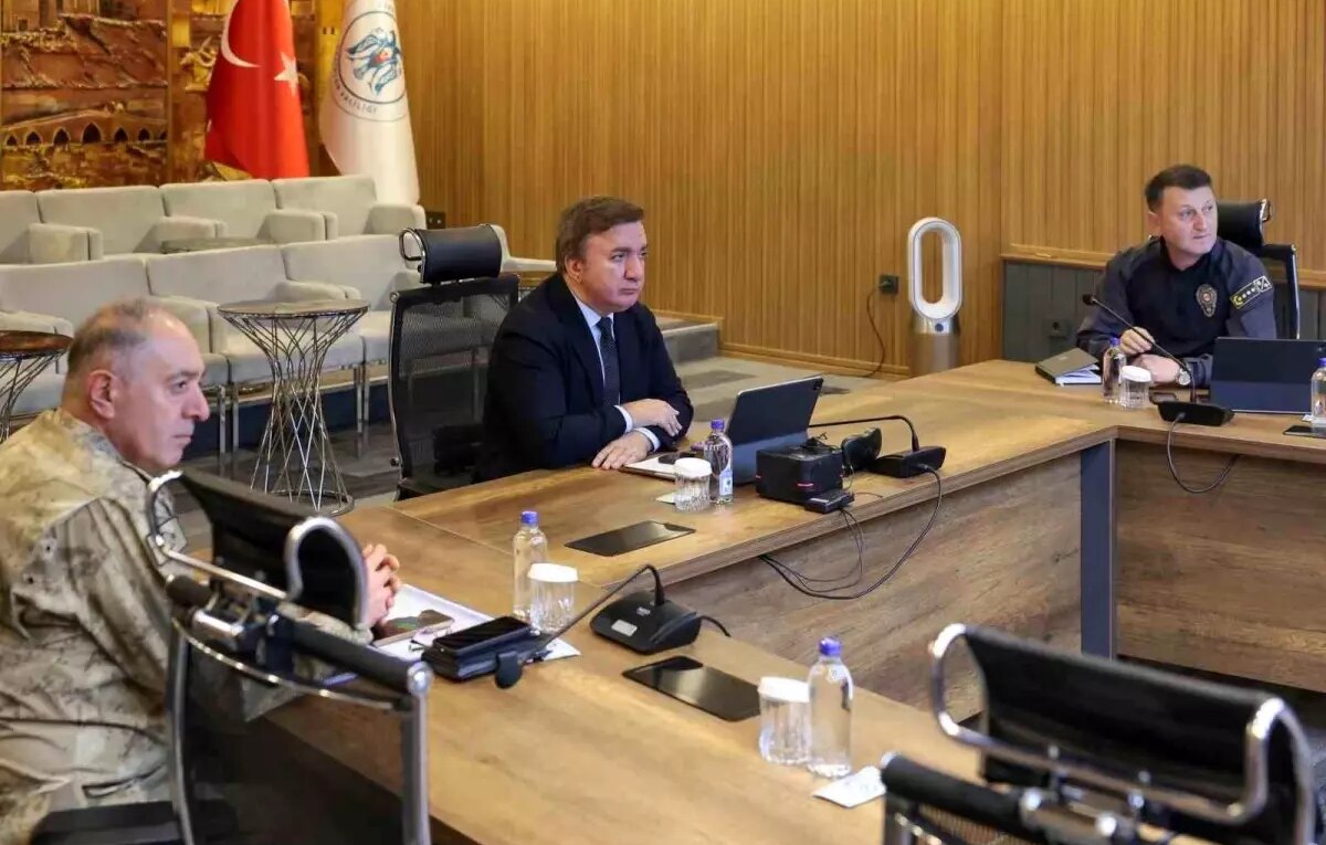 icislerinden guvenlik toplantisi taTK27Er.jpg