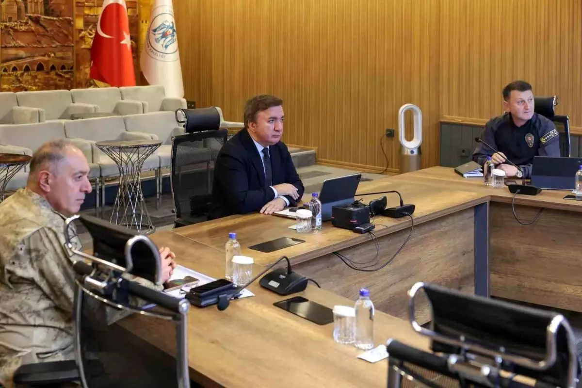 icislerinden guvenlik toplantisi taTK27Er.jpg