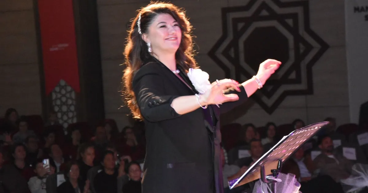 manisa yunusemre hemden sari zeybek konseri VfFyBfik.webp