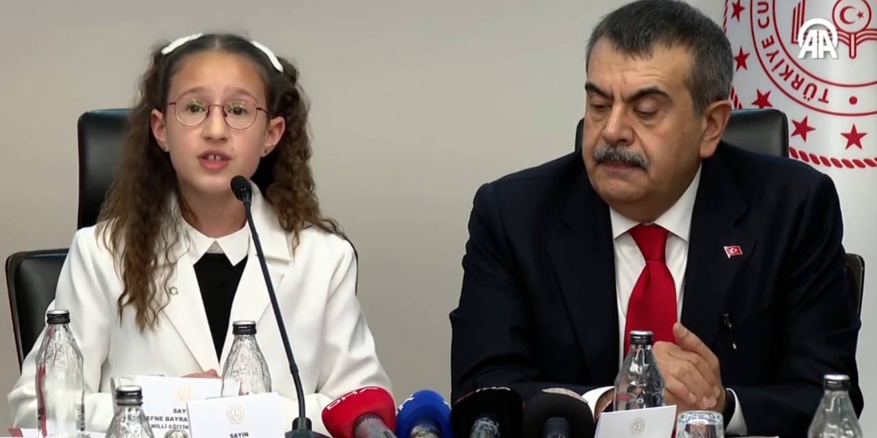 Defne, Bir Günlüğüne Milli Eğitim Bakanlığı Görevini Üstlenerek İlk İcraatını Duyurdu