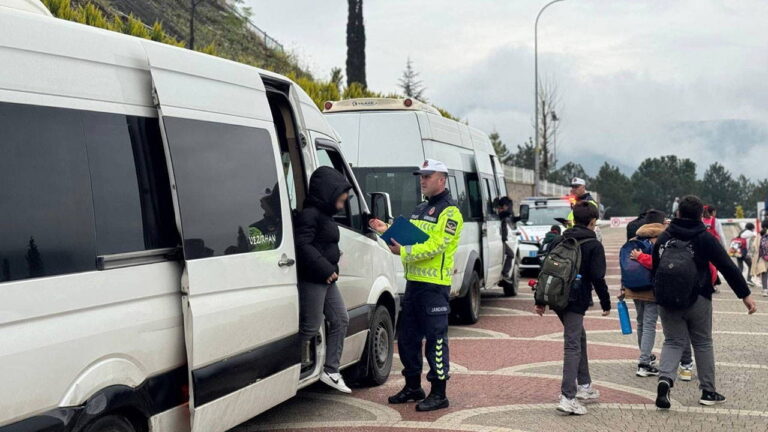 okul-tasiti-yazmayan-servis-aracina-para-cezasi-46BBBZqM