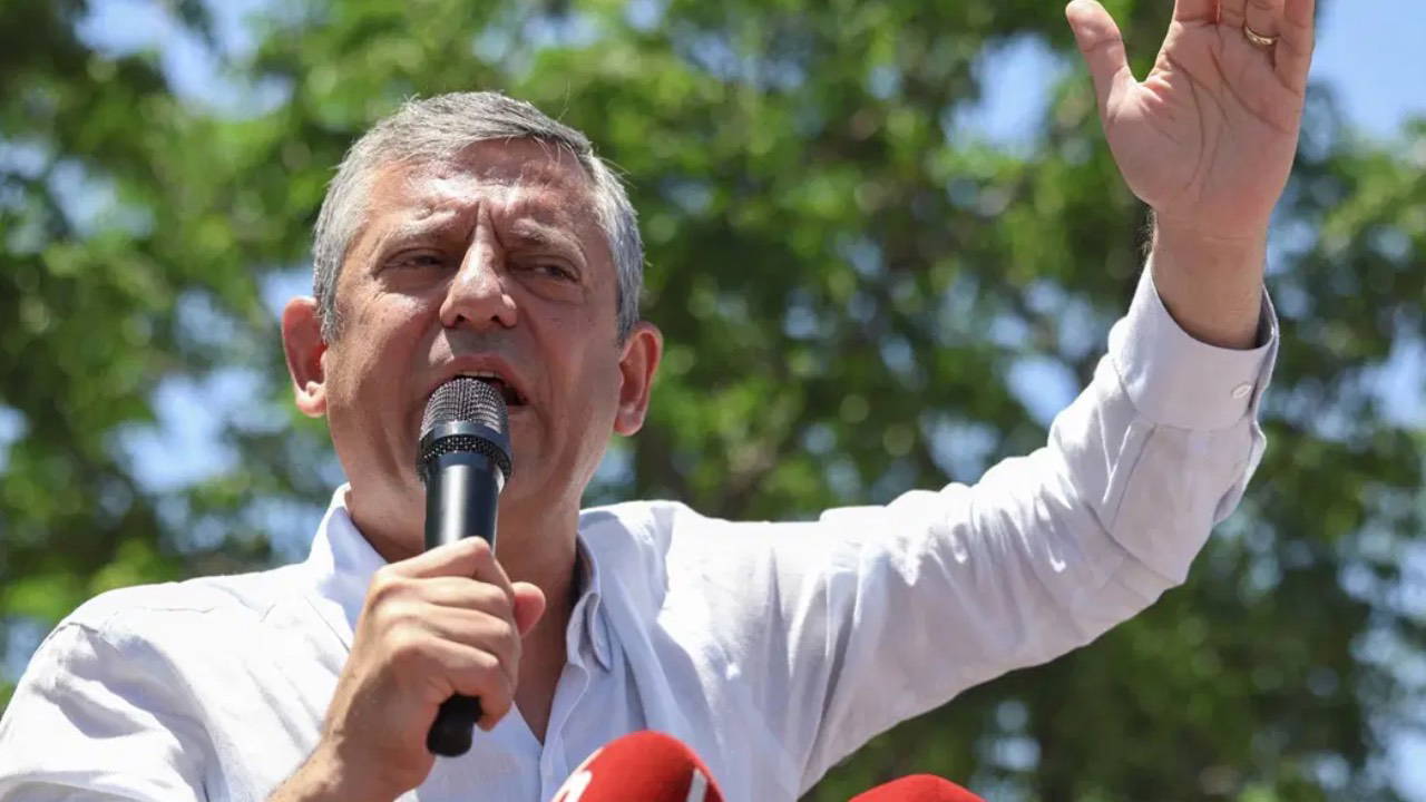 Özgür Özel’den Gaziantep’te sert mesaj: ’30 yıl muhalefet lideri olacağıma 3 gün bile o koltukta oturmam’